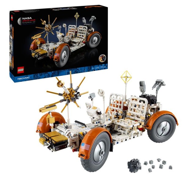 Конструктор LEGO Technic Місячний автомобіль NASA Apollo